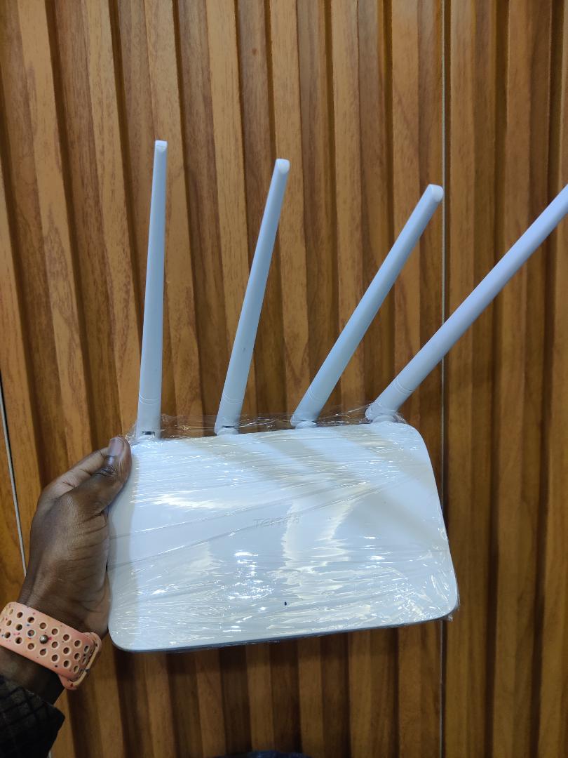 Tenda F6 N300 Router – Strong Signal, Smooth Connection 4 antennas Wi-Fi Speed: 300Mbps (2.4GHz)