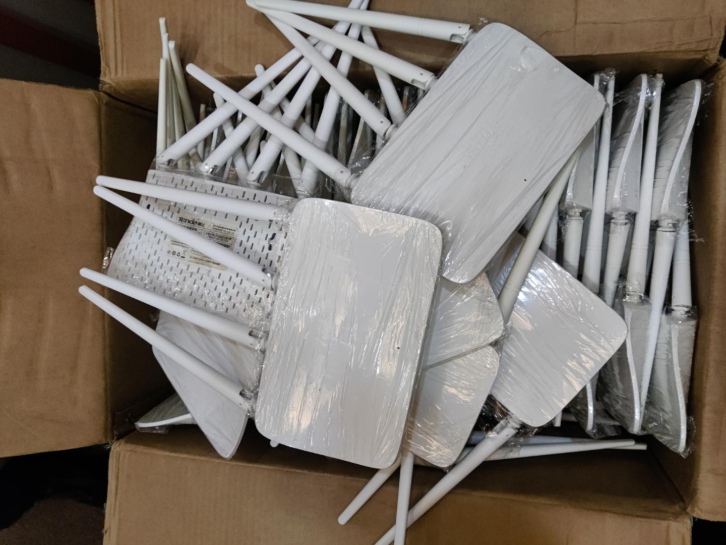 Tenda F6 N300 Router – Strong Signal, Smooth Connection 4 antennas Wi-Fi Speed: 300Mbps (2.4GHz)