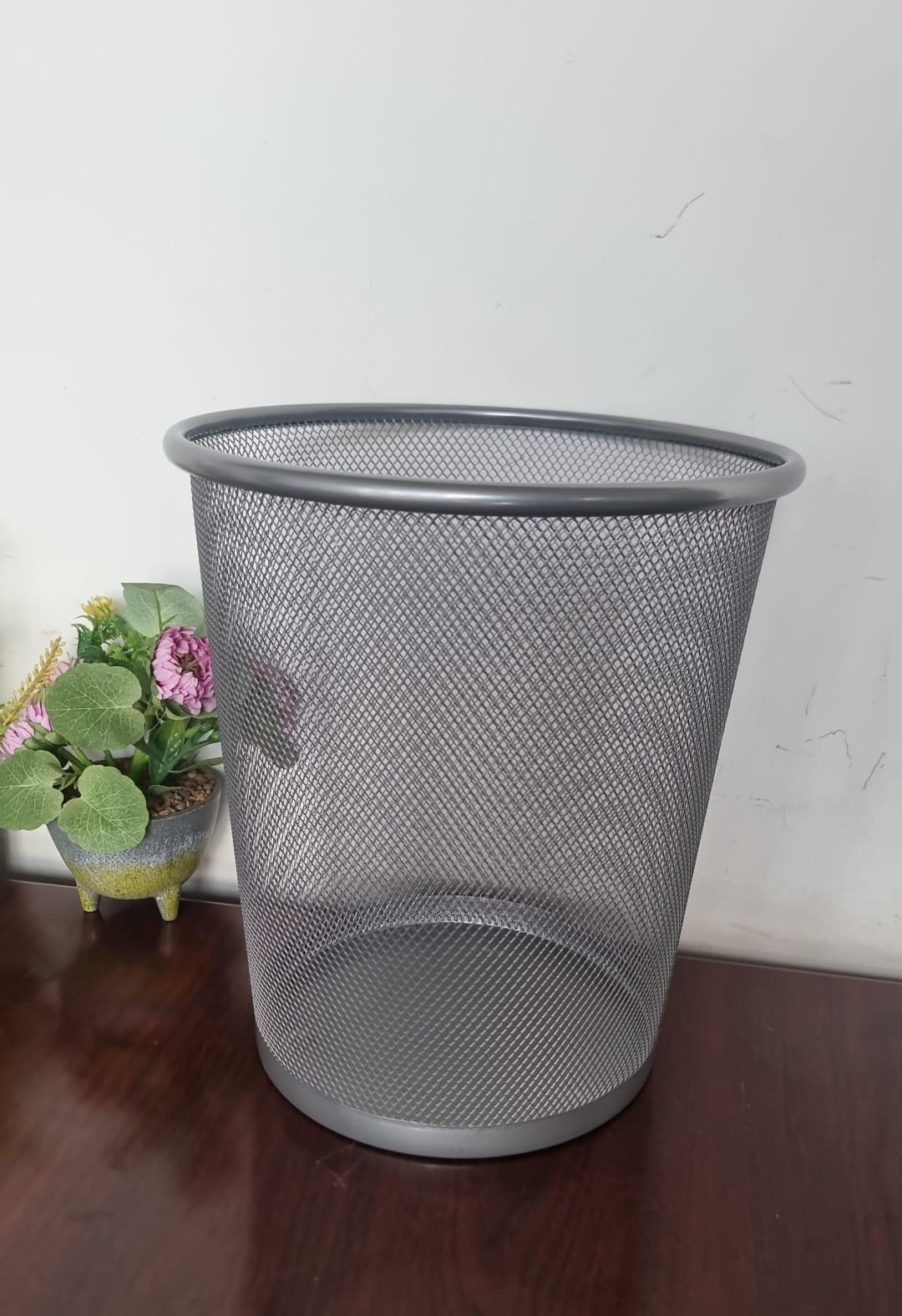 9L Metallic Mesh Dust Bin Black Silver Upgrade kitchen or office tidiness with this 9L metallic mesh dust bin—stylish black or silver wire construction offers breathable design preventing odors while