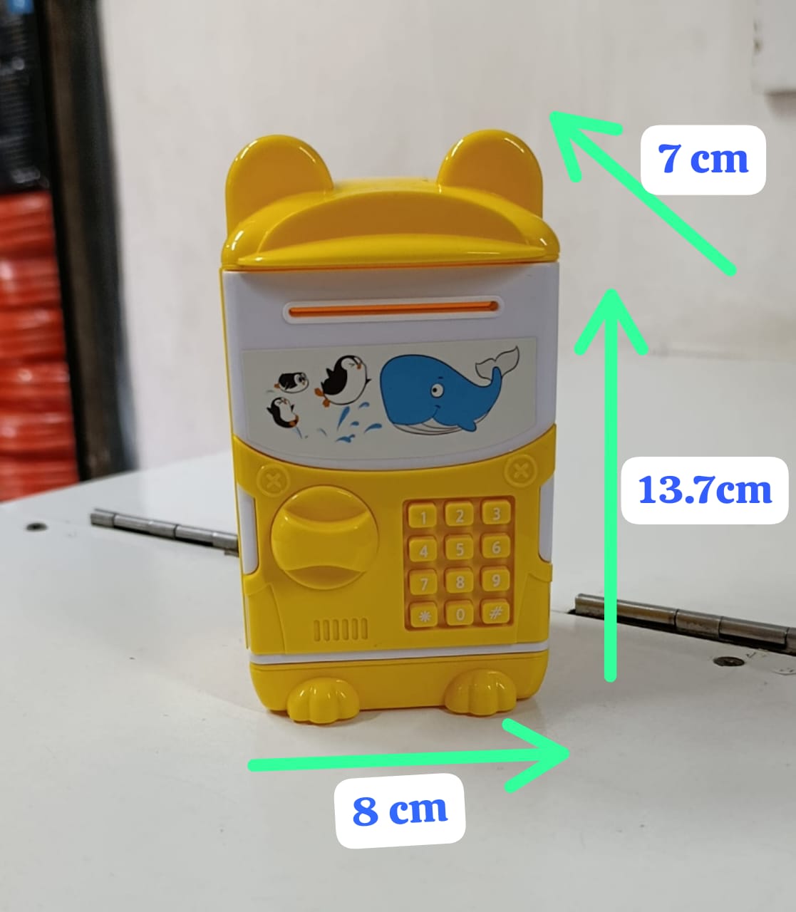 Manual Mini Kids Home Bank – Cash Coins Saving Box ATM Piggy Bank with Key Lock, Mini Safe Deposit Box, Note & Coin Counter Storage, Child Gift 13.7×8×7cm Durable Secure Money Organizer