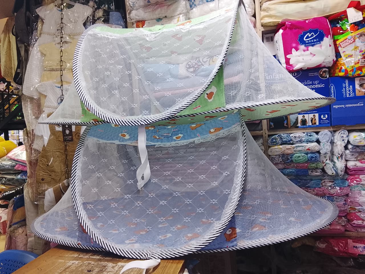 BABY NEST. Portable&Foldable Baby Bassinet/Sleeping Nest/ Mosquito Net (doted Prints/ Cartoon Theme/ Flower Theme), Large Opening for easy access of the baby