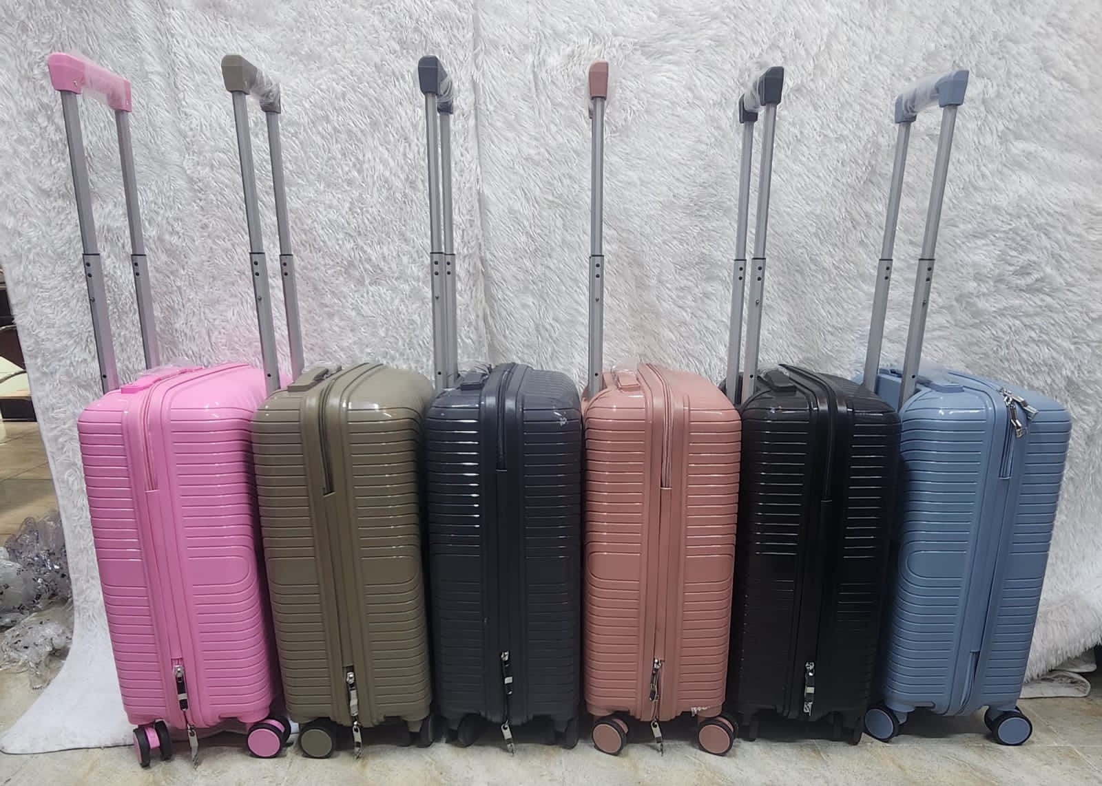 Rubber Medium Suitcase Double zip high quality travelling bag size 28A (14KG)