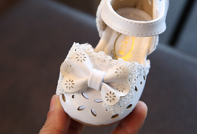 New girls' hollow out anti slip and wear-resistant sandals half sandals Korean version children's bow princess baby shoes soft sole fashionable single shoe