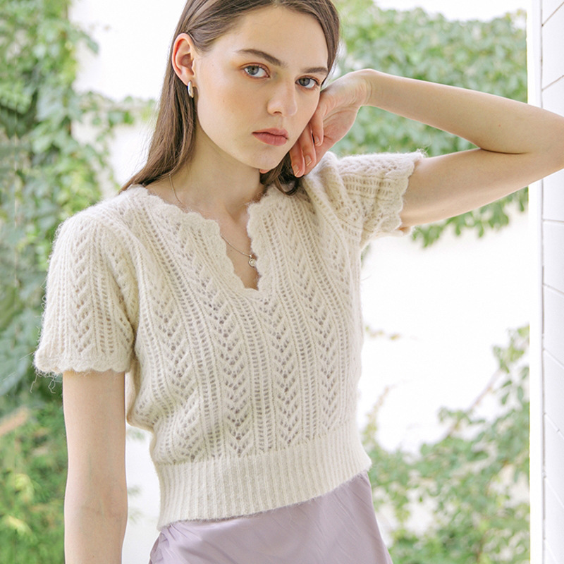 Summer European and American popular crochet hollow knitwear women's short fitted V-neck thin short-sleeved top sweater