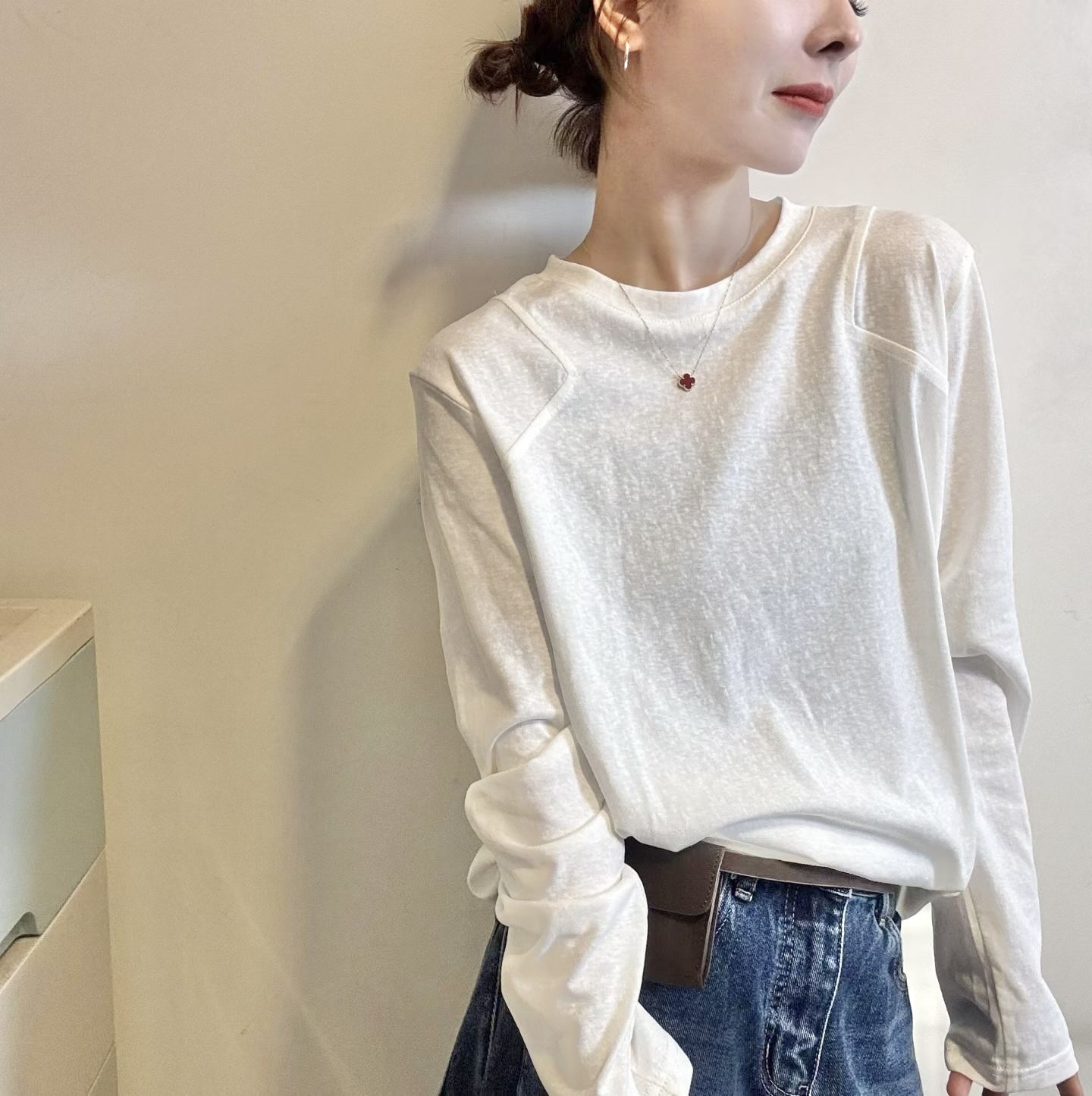 European station white long-sleeved T-shirt early autumn women's clothing 2025 new European goods trendy loose base shirt top
