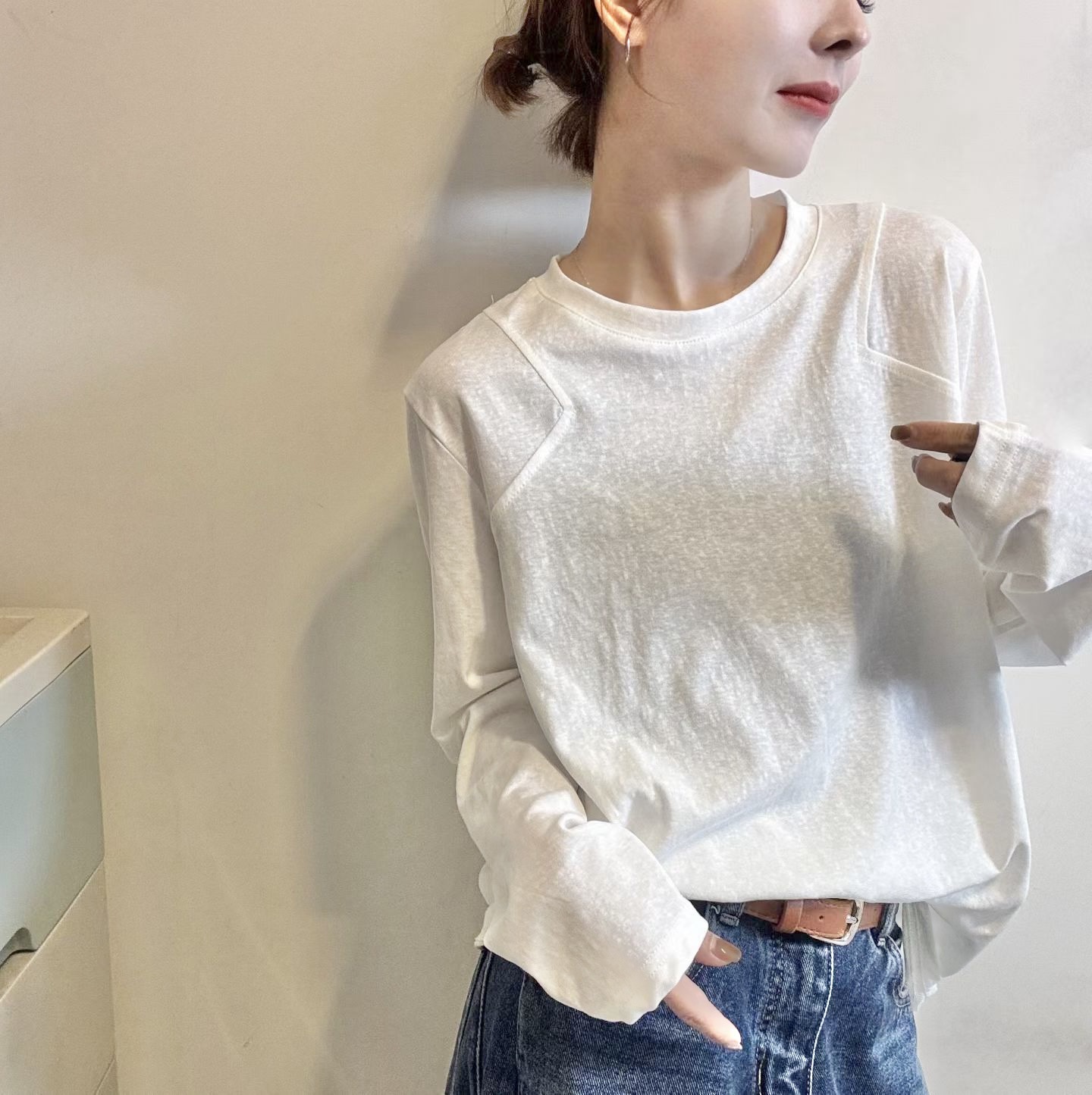European station white long-sleeved T-shirt early autumn women's clothing 2025 new European goods trendy loose base shirt top