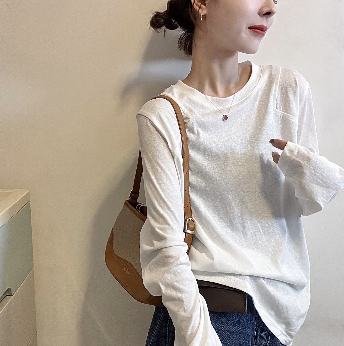 European station white long-sleeved T-shirt early autumn women's clothing 2025 new European goods trendy loose base shirt top