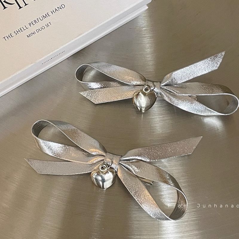 Korean-style new sweet and cool girl silver bow hair clip, niche personality heart-shaped hairpin top clip headwear wholesale