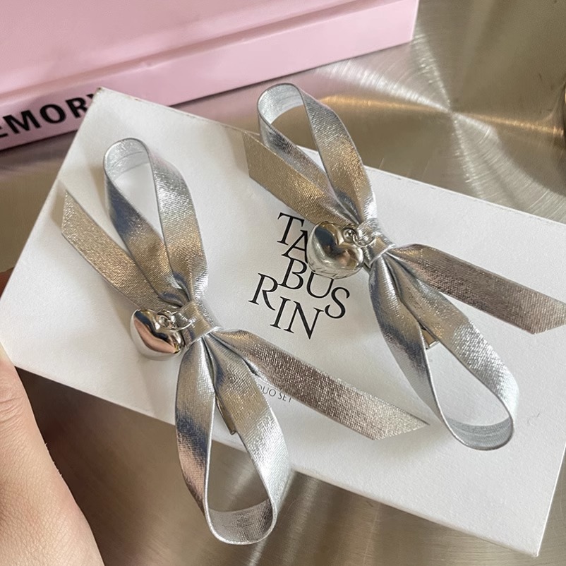 Korean-style new sweet and cool girl silver bow hair clip, niche personality heart-shaped hairpin top clip headwear wholesale