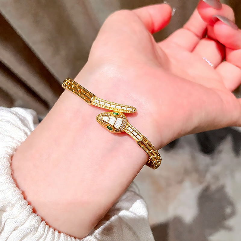 18k real gold plated light luxury style zircon snake-shaped buckle bracelet, European and American personality fashion niche high-end hand jewelry.
