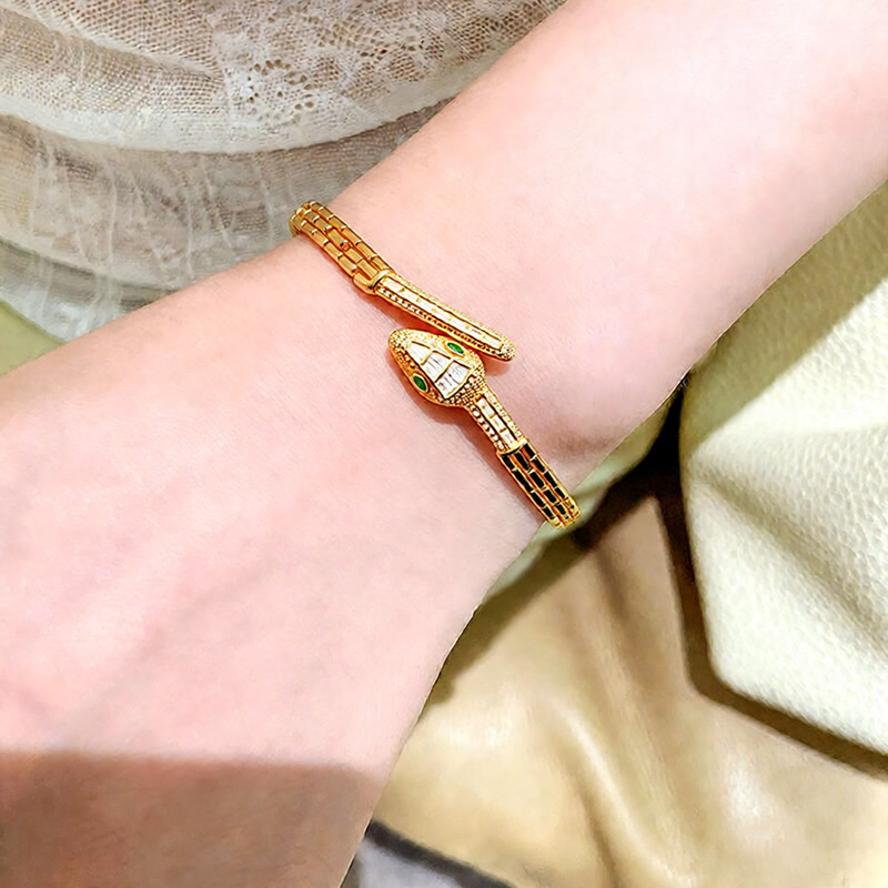 18k real gold plated light luxury style zircon snake-shaped buckle bracelet, European and American personality fashion niche high-end hand jewelry.
