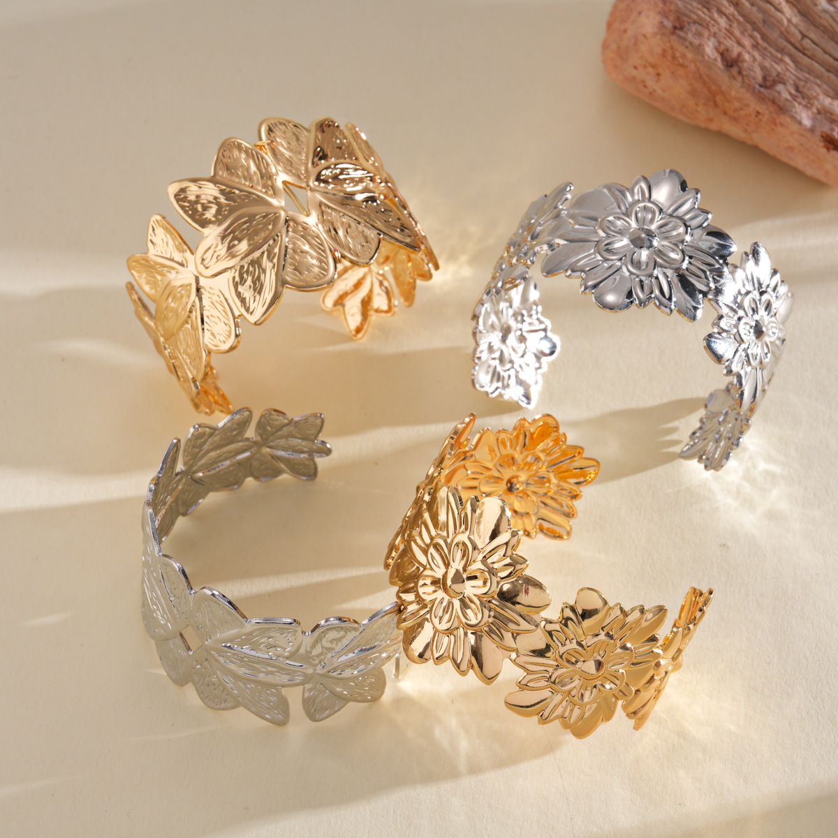 European and American metal patterned geometric flower bracelet with high-end temperament, fashionable and versatile design, handmade accessories for women