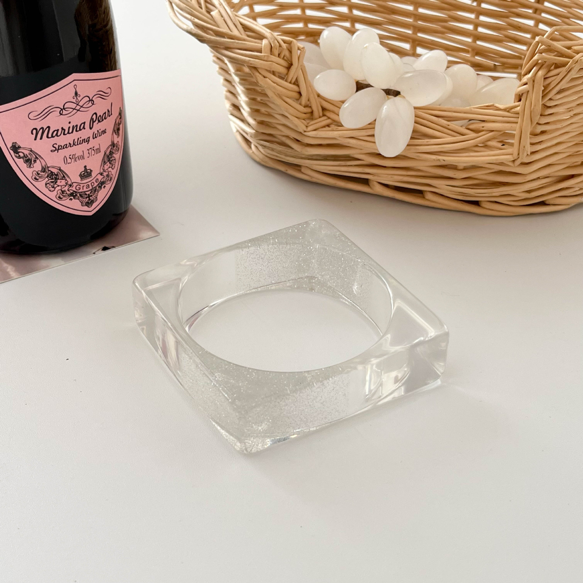 Cross border hot selling resin irregular bracelet set for women in Europe and America, exaggerated white series bracelet, hand jewelry, accessories