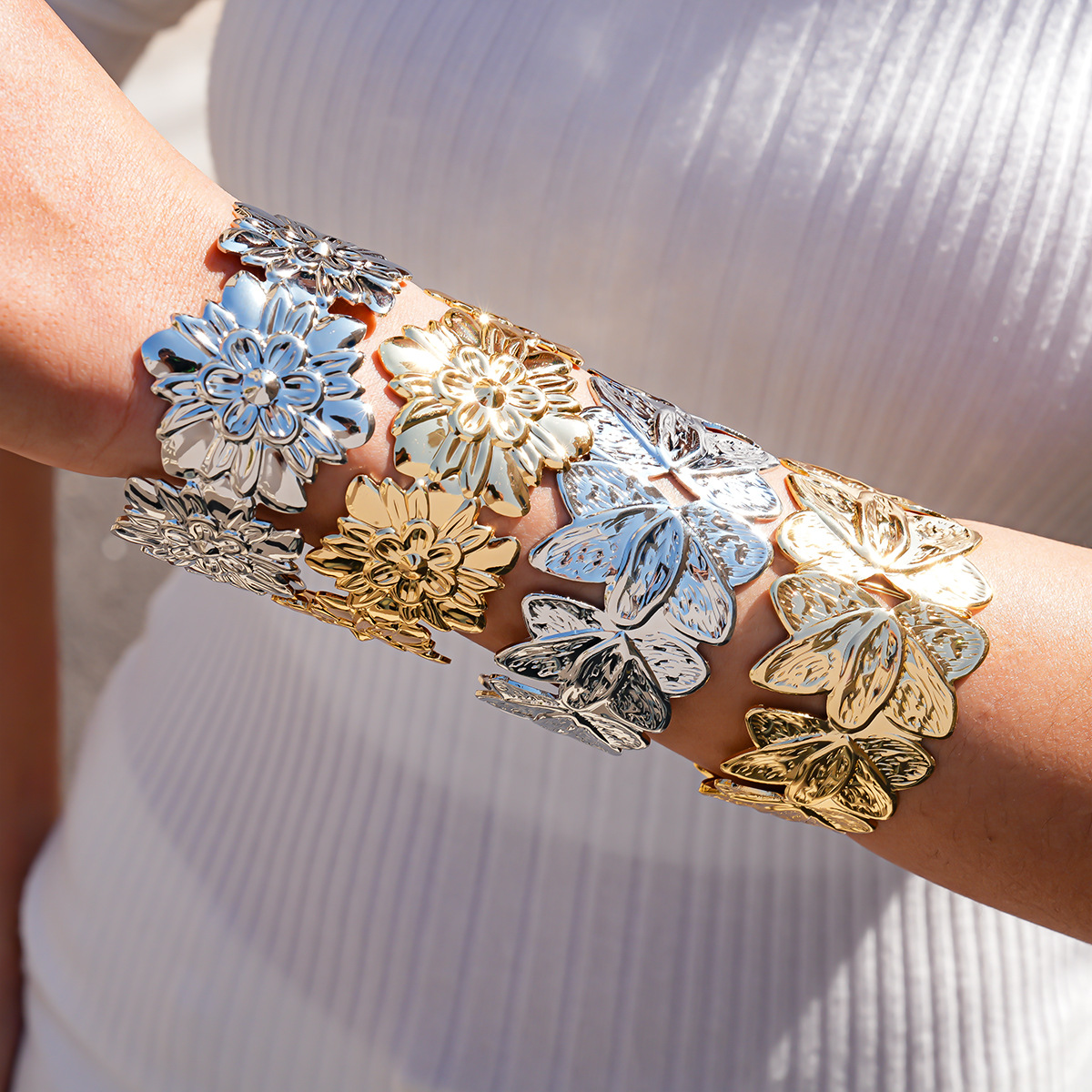 European and American metal patterned geometric flower bracelet with high-end temperament, fashionable and versatile design, handmade accessories for women