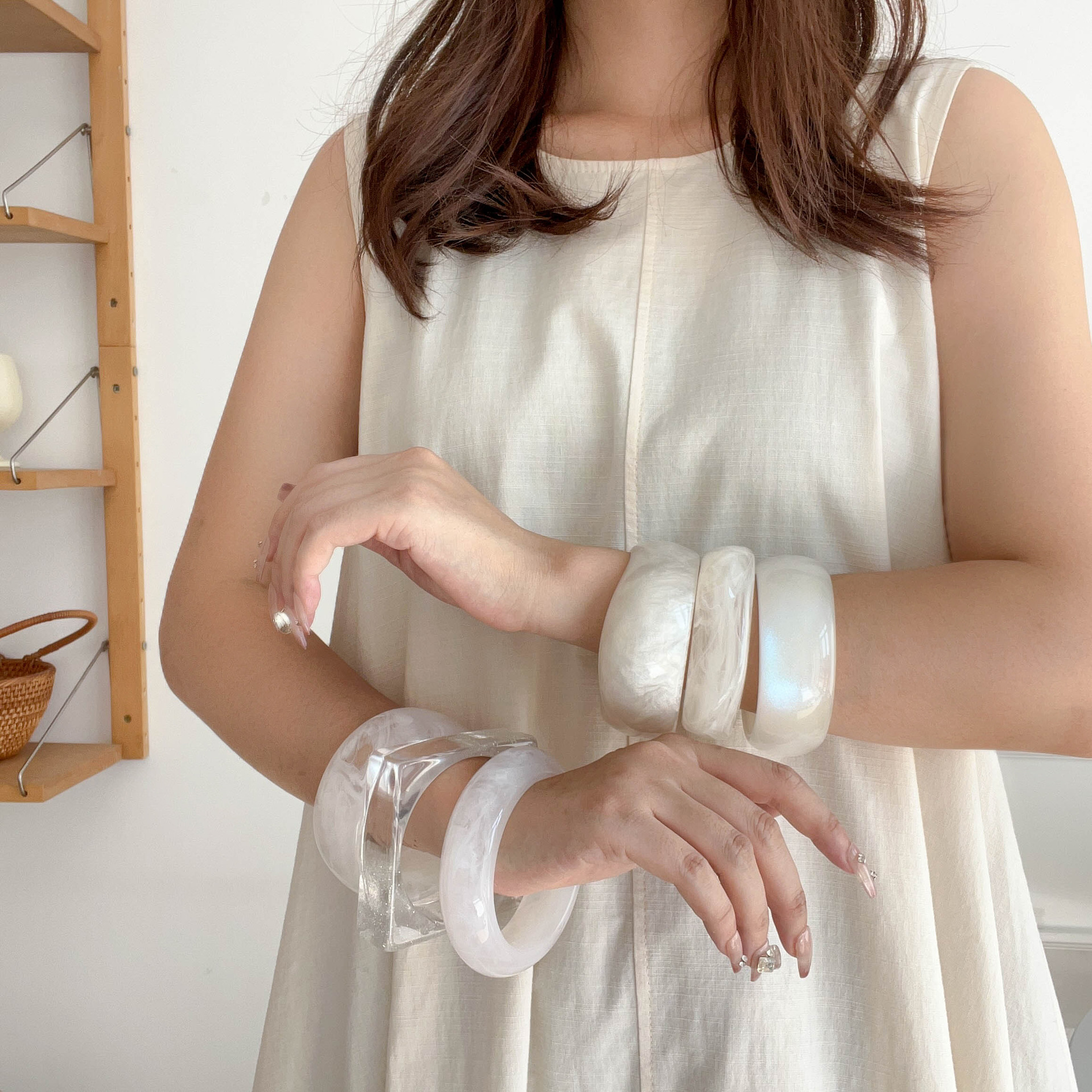 Cross border hot selling resin irregular bracelet set for women in Europe and America, exaggerated white series bracelet, hand jewelry, accessories
