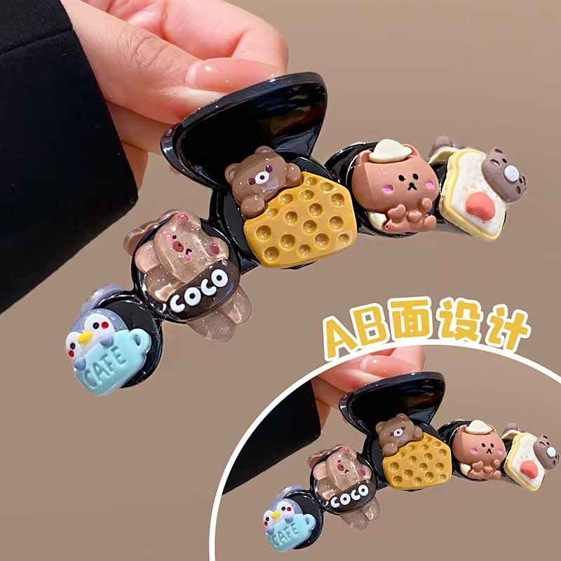 Bear-shaped biscuit claw clip, 2025 new style head accessory, back-of-head bun shark clip, cute and sweet hair clip, hair ornament.