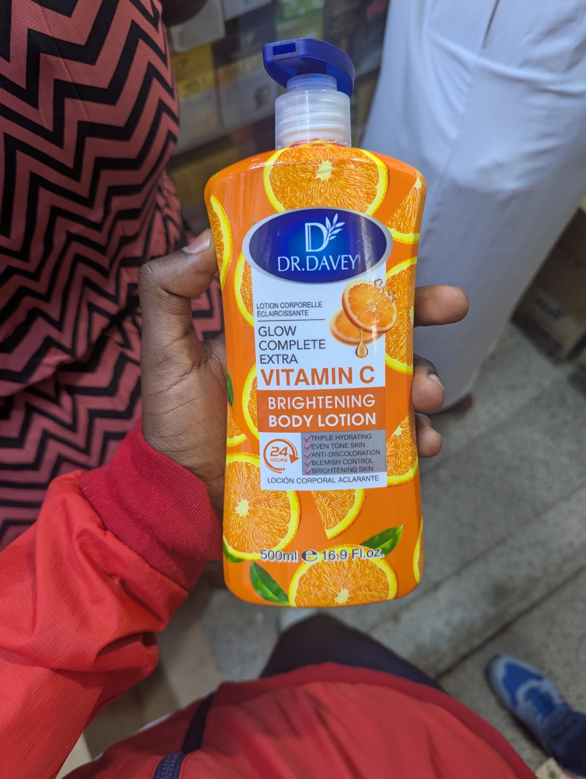 DR.DAVEY Vitamin C Brightening Body Lotion 500ml -This is a hydrating and brightening body lotion formulated with Vitamin C, Vitamin E and Shea Butter to improve skin tone, reduce dullness, and deeply