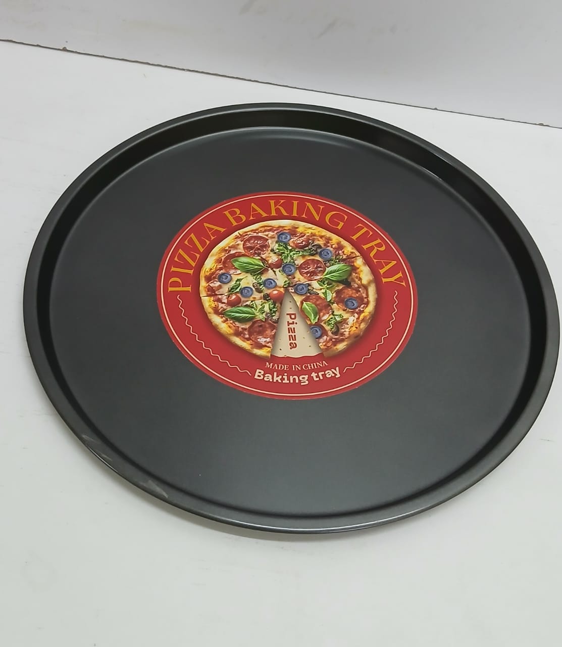 PIZZA PAN that is Non stick 32cm in size, microwave and oven safe, washing machine friendly, does not peel the non stick surface