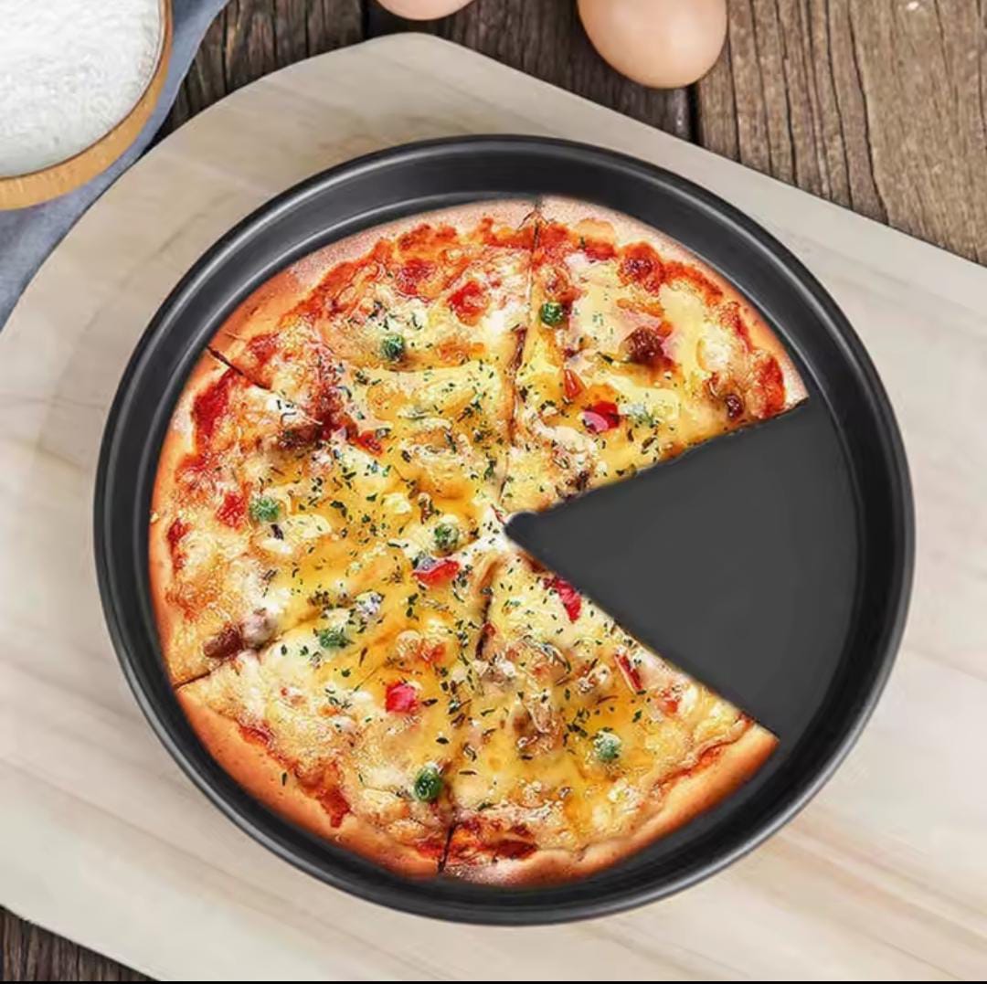 PIZZA PAN that is Non stick 32cm in size, microwave and oven safe, washing machine friendly, does not peel the non stick surface