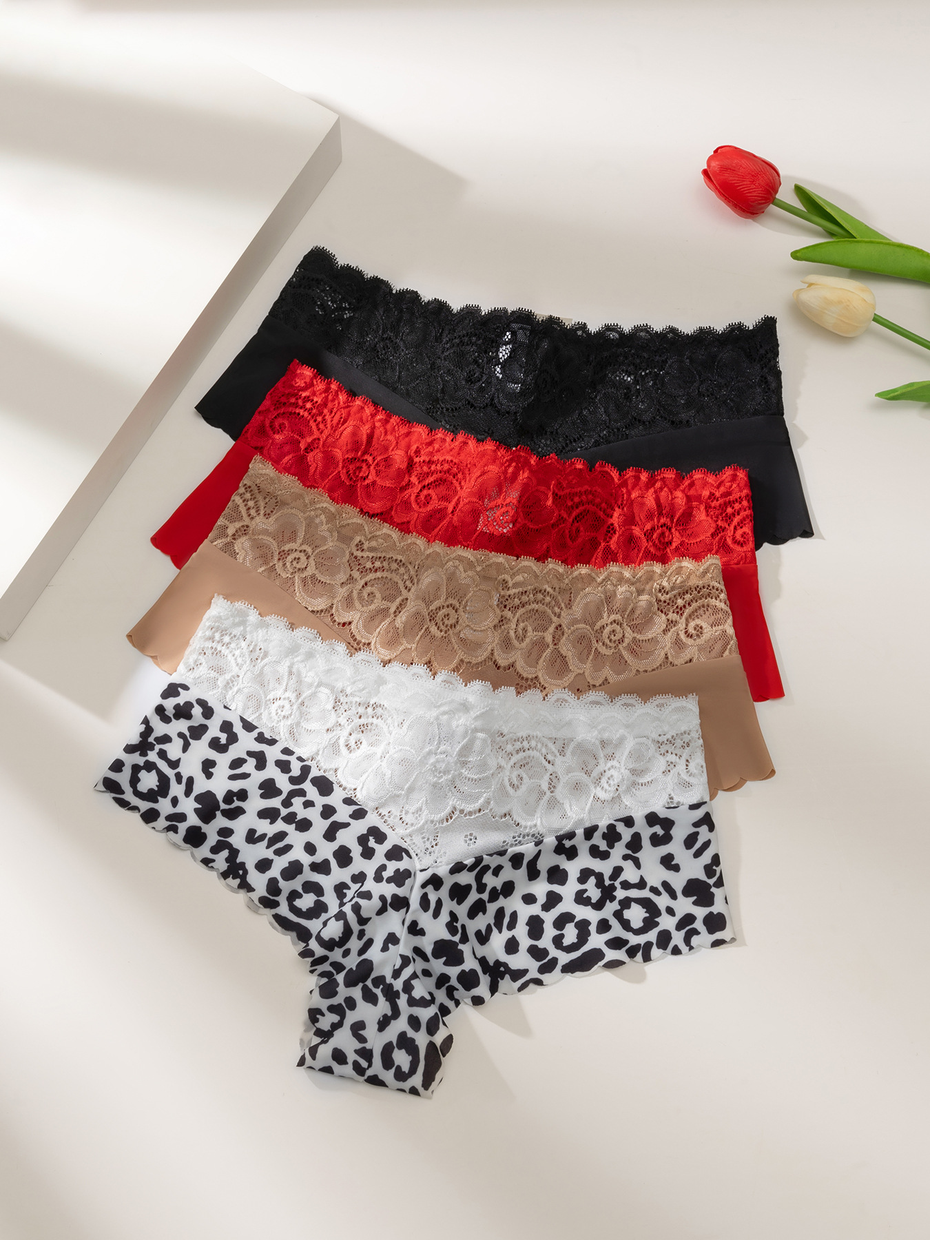 Sexy Women's LEOPARD Seamless Underwear Thongs Panties Assorted Lace Shorts Boxer Splice G-string Invisible briefs Underwear Clothing Ladies Super Soft Low Waist Ice Silk Breathable Panties M138