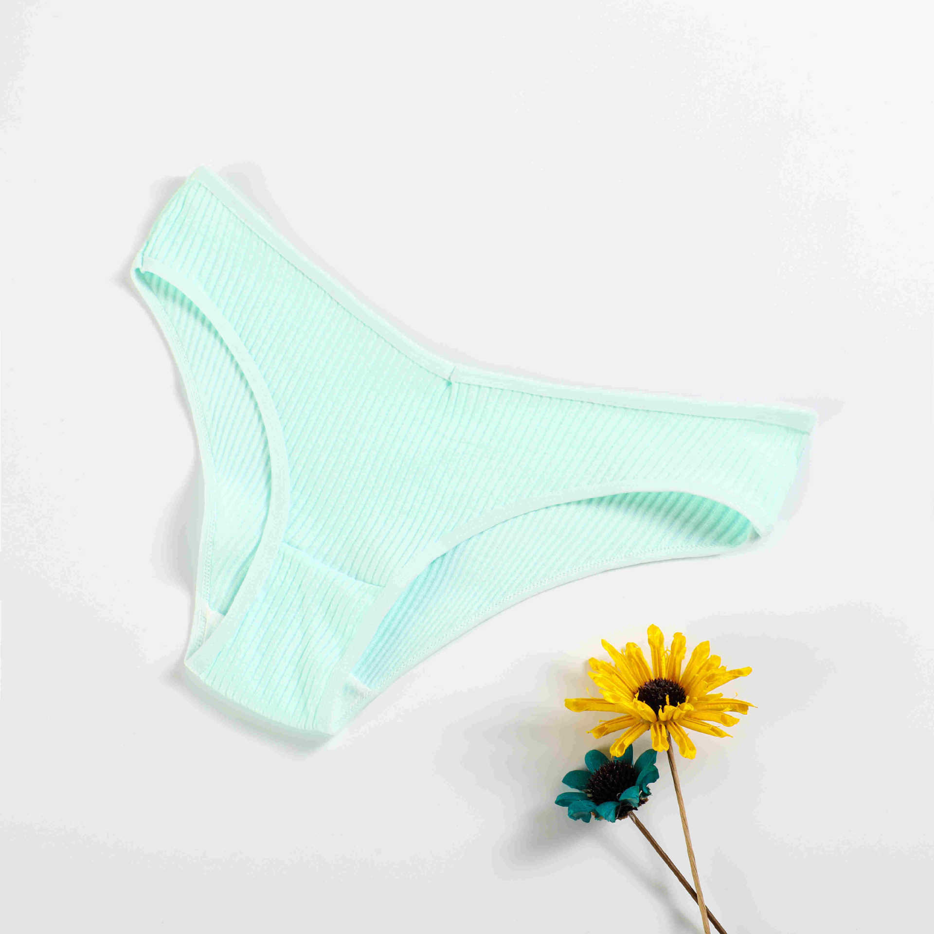 Good Quality Women's Seamless Underwear Thongs Panties Assorted Lace Splice G-string Invisible Briefs Underwear Panties Ladies Soft Breathable Cotton Triangle Panties M148