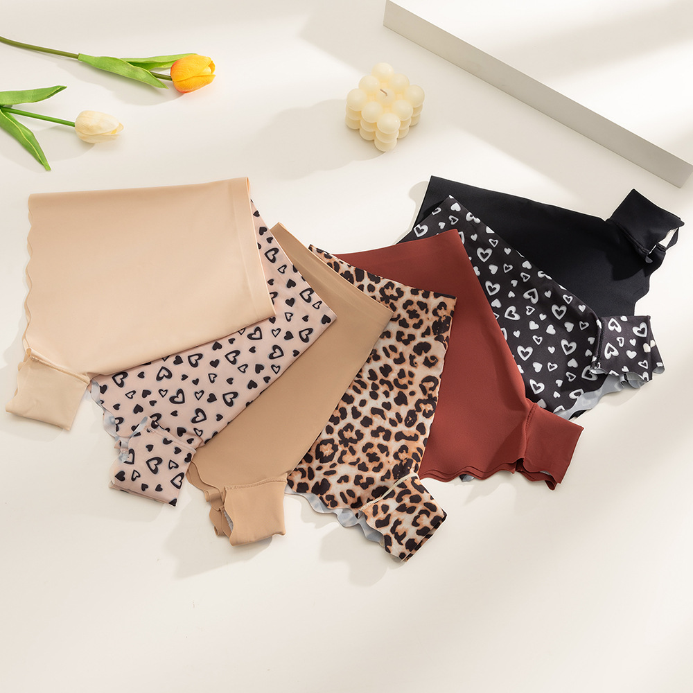 Good Quality Sexy Women's LEOPARD Seamless Underwear Thongs Panties Assorted Lace Shorts Boxer Splice G-string Invisible briefs UnderwearPanties Leopard Print Ice Silk Hollow-out Triangle Panties M140