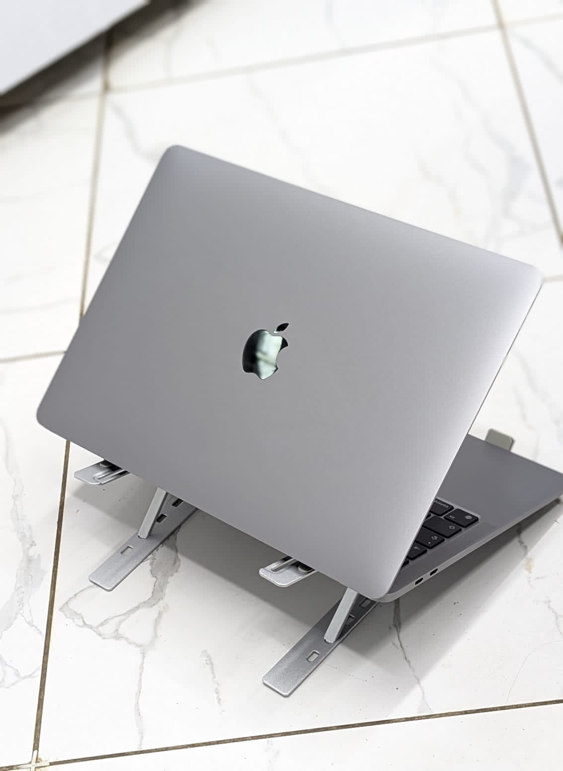 MacBook Pro M1 (2020) – 13 Inch | 8GB RAM | 512GB SSD | Touch Bar