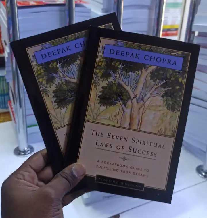 The Seven Spiritual Laws of Success: A Pocketbook Guide to Fulfilling Your Dreams (One Hour of Wisdom Edition) by Deepak Chopra – Spiritual Self Help Book on Universal Laws Karma Mindfulness Purpose M