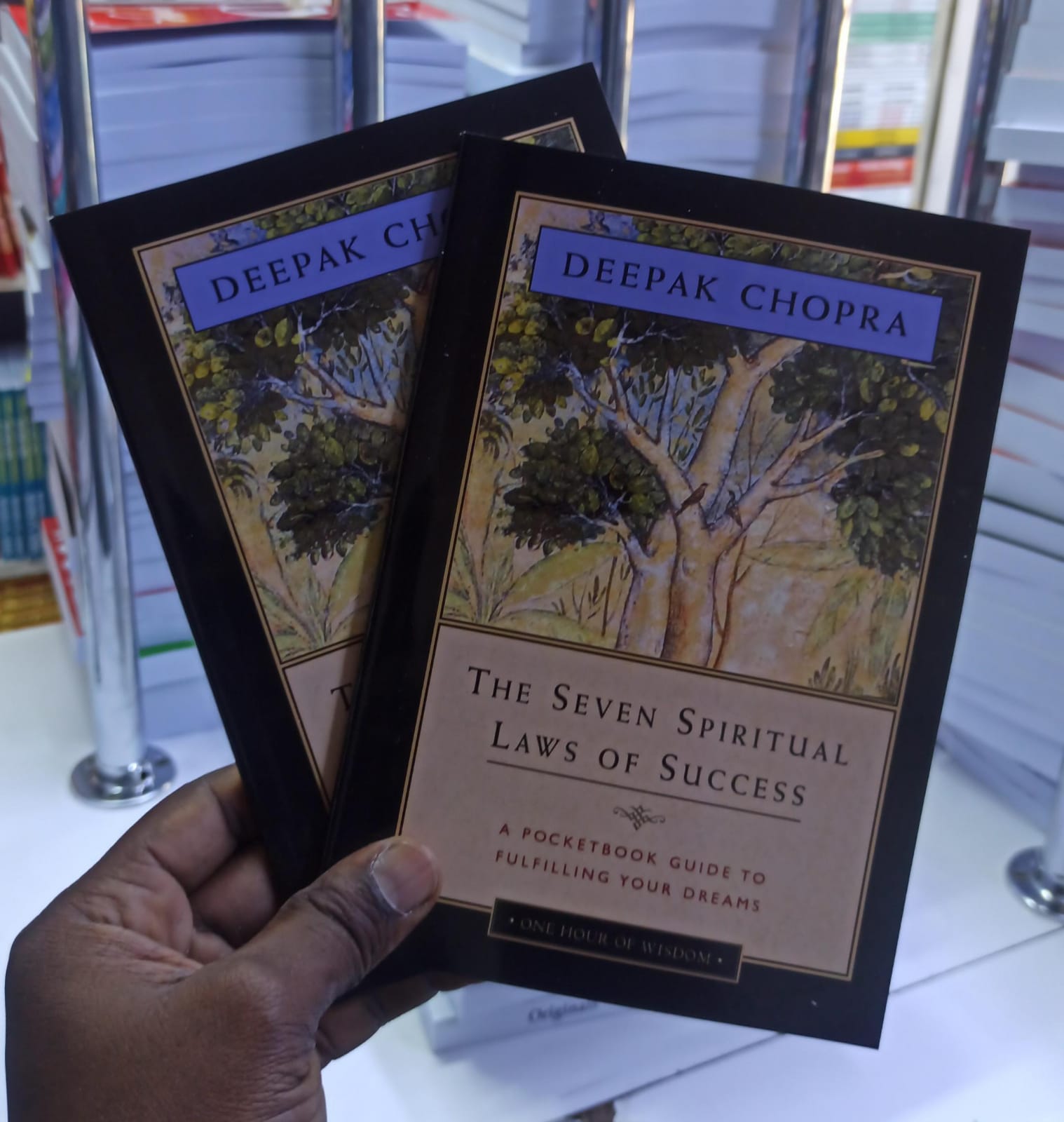 The Seven Spiritual Laws of Success: A Pocketbook Guide to Fulfilling Your Dreams (One Hour of Wisdom Edition) by Deepak Chopra – Spiritual Self Help Book on Universal Laws Karma Mindfulness Purpose M