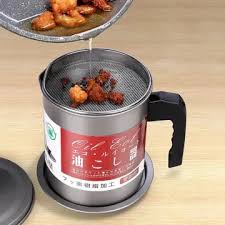 1.4L Strainer Oil Cooking Oil Filter Storage Oil Container Leakage Proof Oil Strainer Kitchen Oil Tank Cooking Oil Stainless-Steel Oil Filter Storage .Designed to remove food particles and impurities.