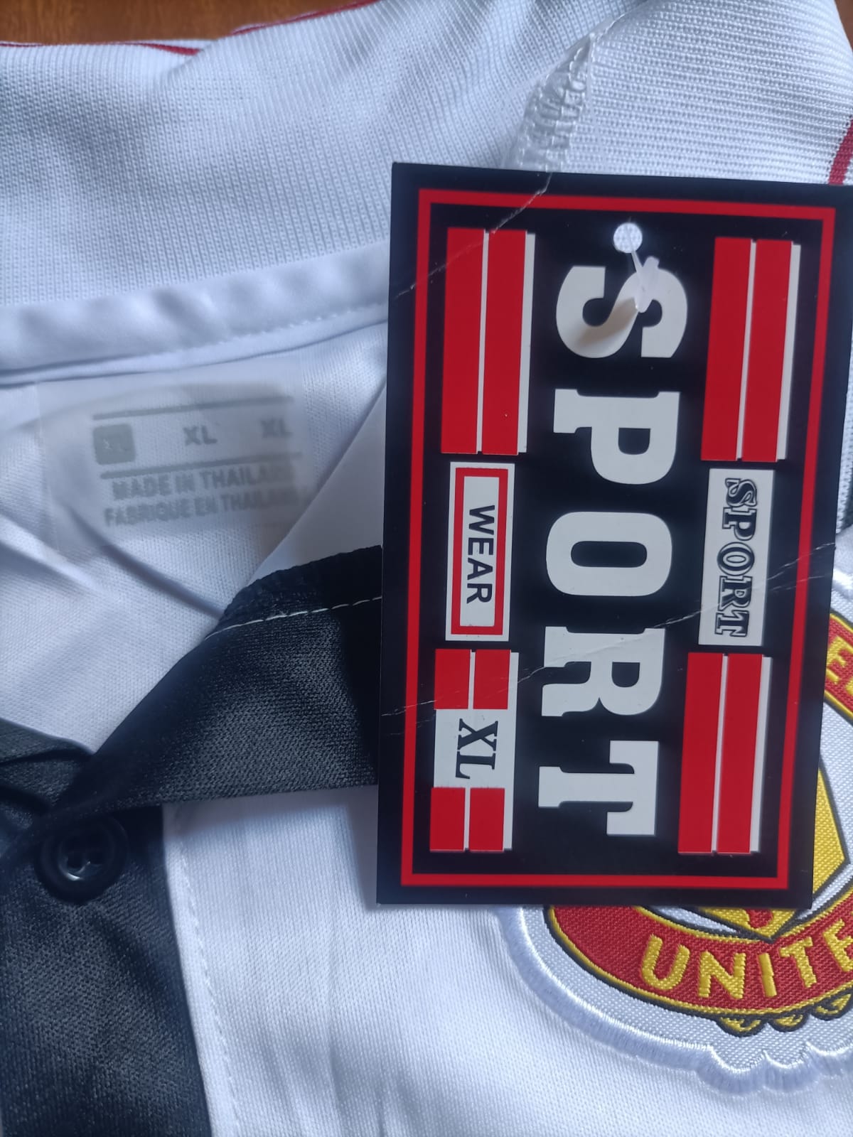 Iconic Manchester United 1998-2000 Away Jersey. Own a piece of football royalty. This isn’t just a jersey—it’s a tribute to one of the most legendary eras in Manchester United’s history.