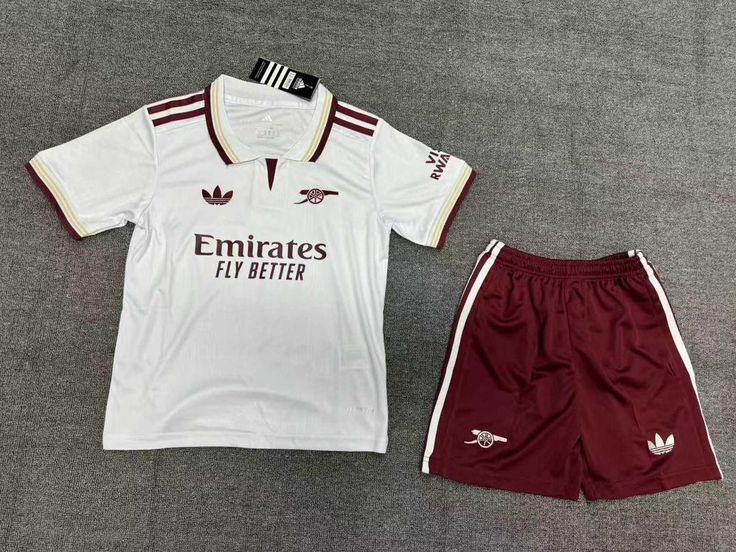 PRICE DROP! Arsenal FC Kids' Kit 25/26 – Full 2-Piece Jersey & Shorts Set. Tired of replacing worn-out play clothes? Our Arsenal Away Set is engineered for the high-impact energy of active kids.