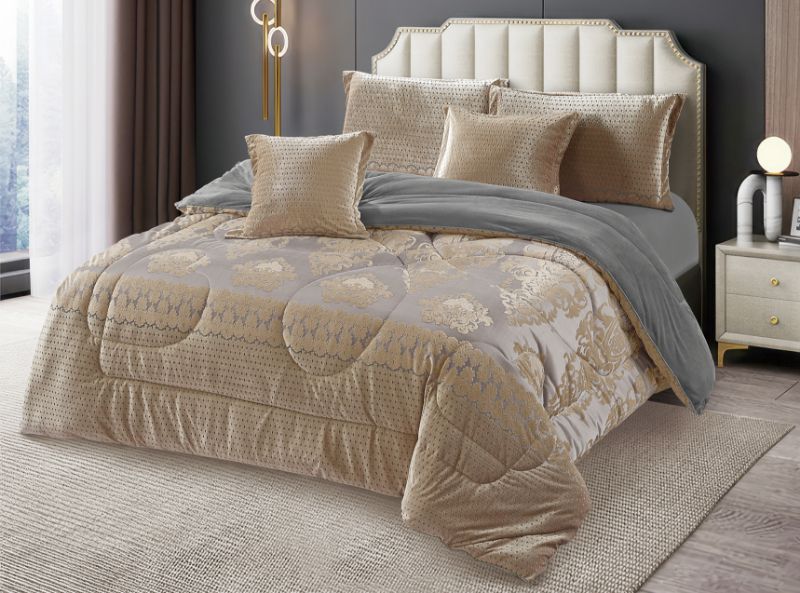 🔅🔅🔅 Silk duvet 
✨1 pc duvet
✨1pc bedsheet
✨2 pcs pillow cases
✨2 pcs throw pillow cases 
Size,;6x7