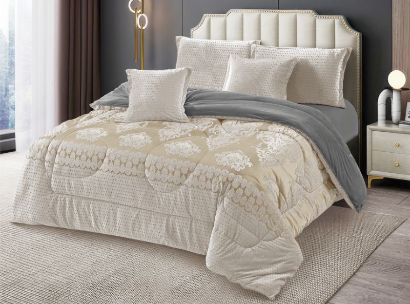 🔅🔅🔅 Silk duvet 
✨1 pc duvet
✨1pc bedsheet
✨2 pcs pillow cases
✨2 pcs throw pillow cases 
Size,;6x7