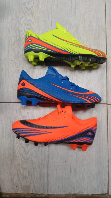 Speed Football Boots for Men and Boys, Lightweight Soccer Cleats for Fast Play, Strong Grip Sole, Comfortable Fit, Durable Design for Training and Matches, Stylish Outdoor Sports Shoes Game Ready Wear