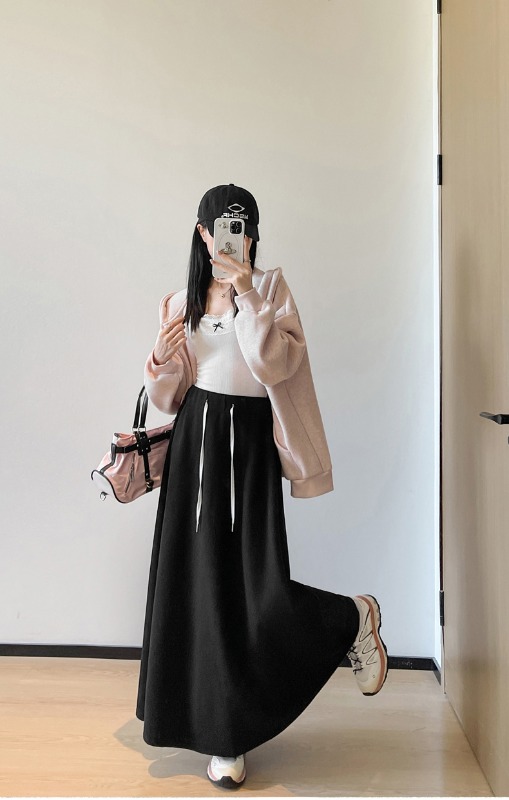 Women's sweater skirt, summer style, elastic waist with drawstring for a slimming effect and hip coverage, A-line design with large flared hem, casual long skirt