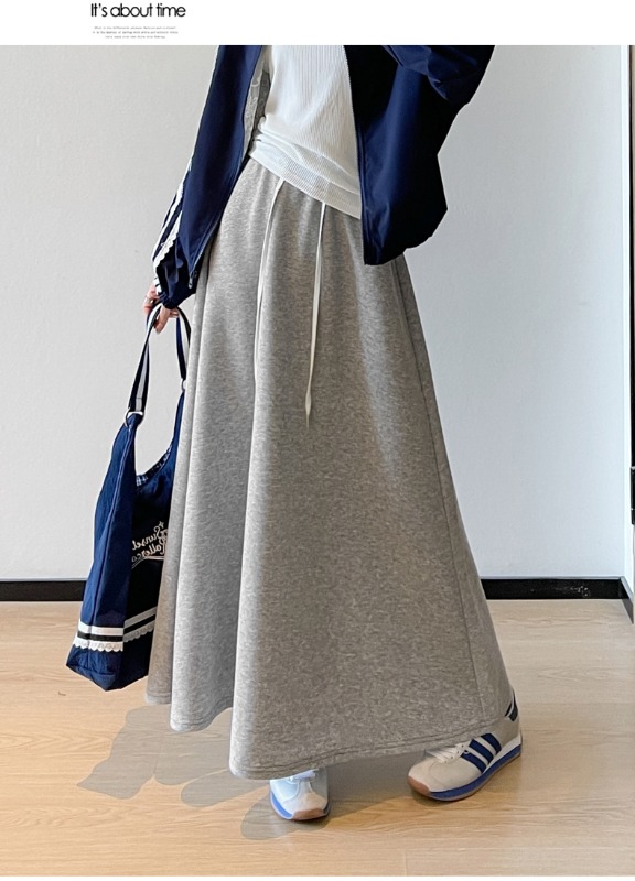 Women's sweater skirt, summer style, elastic waist with drawstring for a slimming effect and hip coverage, A-line design with large flared hem, casual long skirt