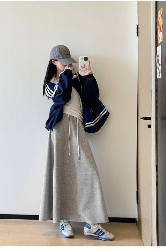 Women's sweater skirt, summer style, elastic waist with drawstring for a slimming effect and hip coverage, A-line design with large flared hem, casual long skirt