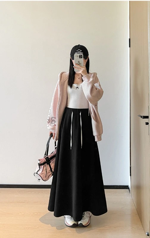 Women's sweater skirt, summer style, elastic waist with drawstring for a slimming effect and hip coverage, A-line design with large flared hem, casual long skirt