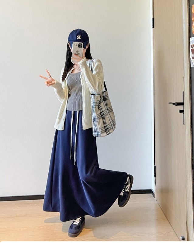 Women's sweater skirt, summer style, elastic waist with drawstring for a slimming effect and hip coverage, A-line design with large flared hem, casual long skirt