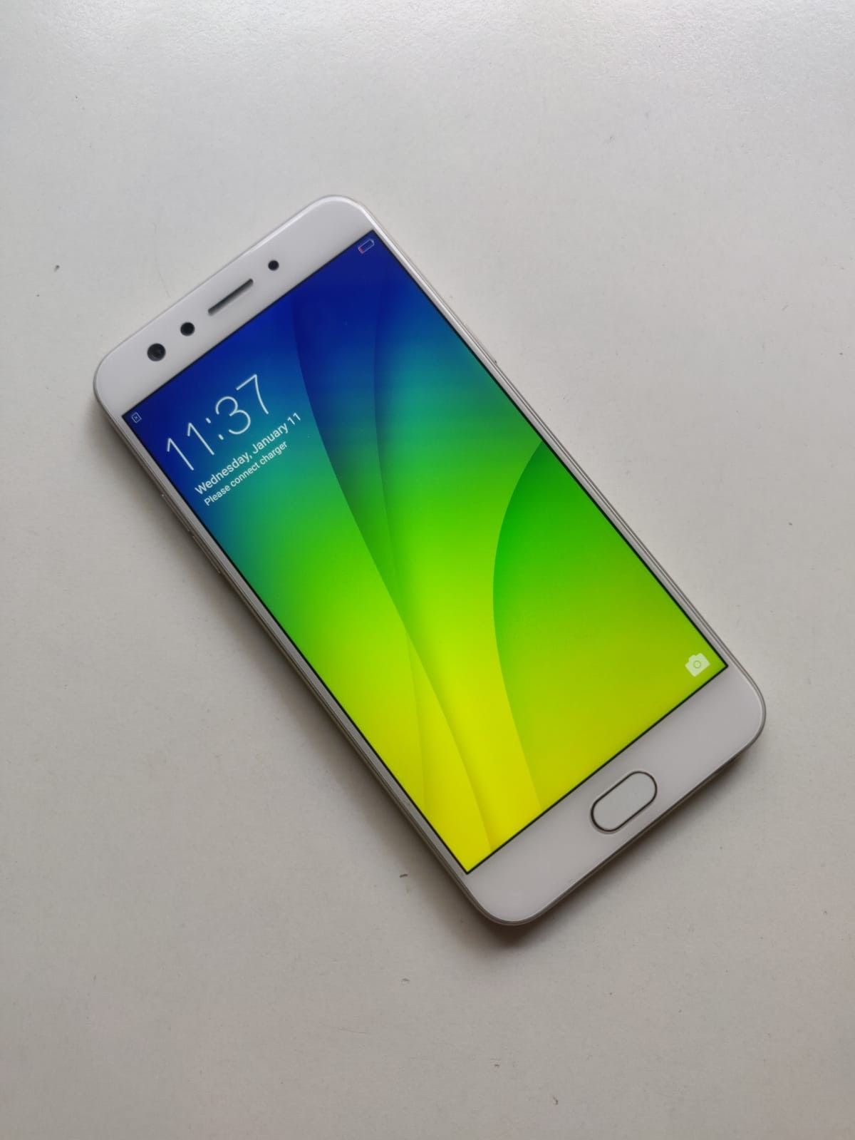 OPPO A57 3RAM 32 GB ROM ,5000mAh , 48mp back camera ,USB CHARGING POT ,16.0MP FRONT CAMERA  EX UK PHONE