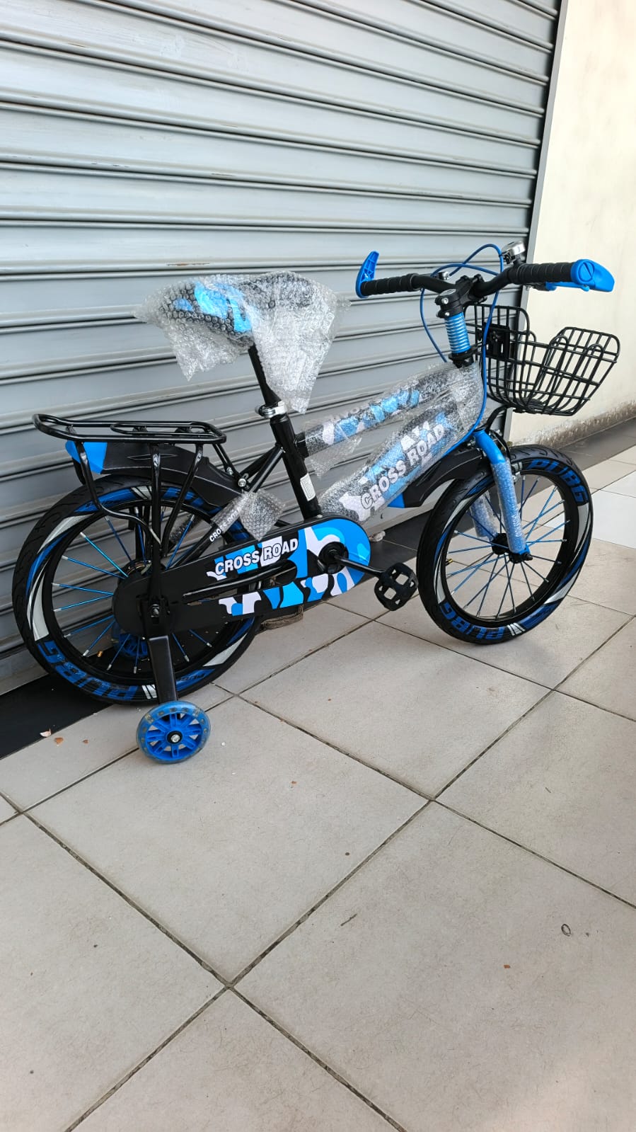 Kids Bicycle 16 Inch Durable Learning Bike for Children Ages 4 to 14 with Training Wheels Front Basket Rear Carrier Safe Comfortable Outdoor Riding