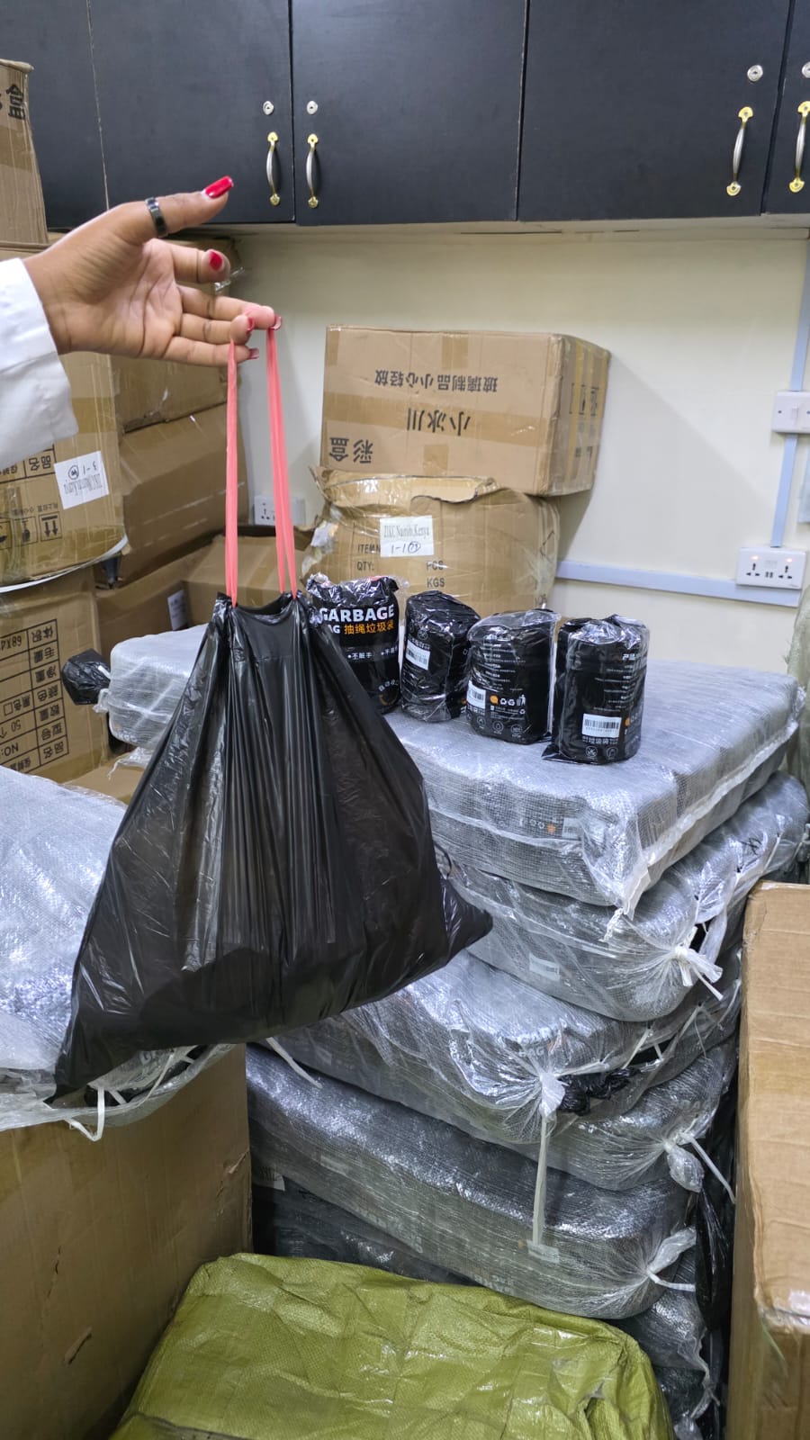 Drawstring Trash Bags (75pc),  Extra Strong, Keeps your bin clean and makes trash day completely hassle-free, Convenient "easy to tear off" perforation for quick access to each bag