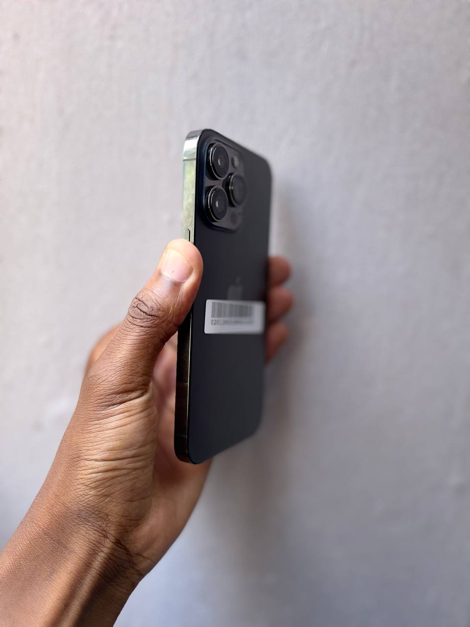 IPHONE 13 Pro IN EXCELLENT CONDITION, FULLY FUNCTIONAL WITH STRONG PERFORMANCE AND PREMIUM BUILD; MINOR BLACK SPOT ON SCREEN THAT DOES NOT AFFECT USABILITY OR OVERALL EXPERIENCE