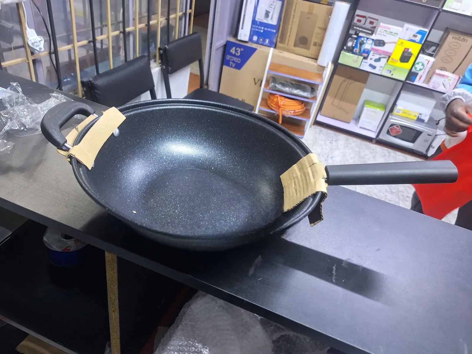 32CM Non-Stick Wok Pan with Glass Lid | Deep Frying Pan | Scratch-Resistant Cooking Wok | Even Heat Distribution | Pressure Release Lid