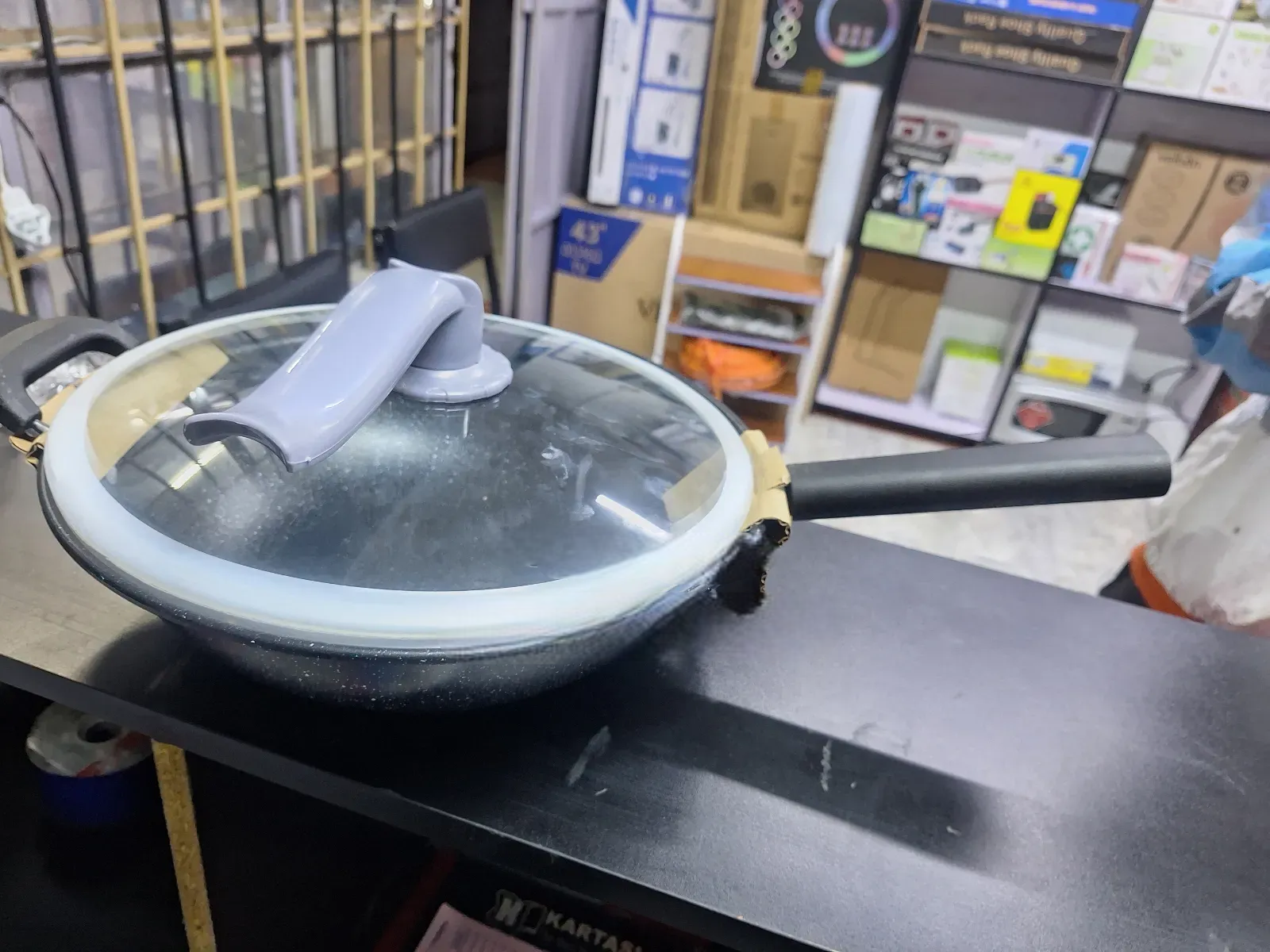 32CM Non-Stick Wok Pan with Glass Lid | Deep Frying Pan | Scratch-Resistant Cooking Wok | Even Heat Distribution | Pressure Release Lid