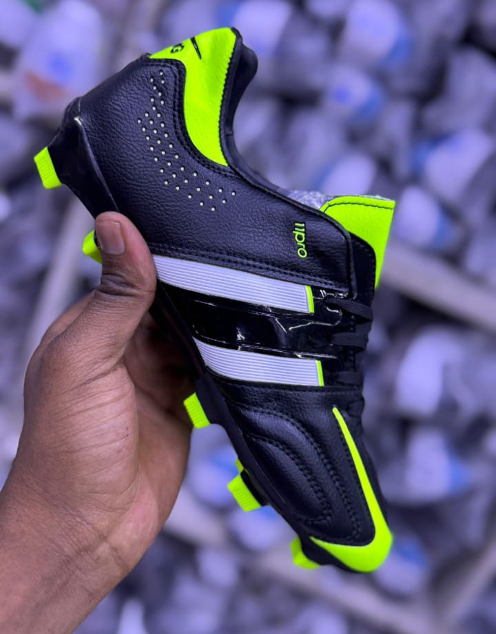 Latest🔥🔥🔥🔥🔥High Quality inter socks Football Soccer boots🔥🔥🔥🔥🔥 A very good Quality and very comfortable🔥🔥🔥🔥High Quality Football  boots🔥🔥🔥🔥🔥  very comfort COLOUR AS IN PICTURE