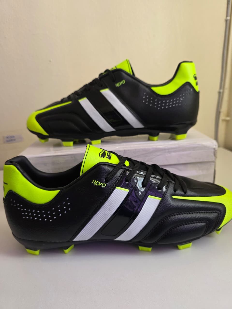 Latest🔥🔥🔥🔥🔥High Quality inter socks Football Soccer boots🔥🔥🔥🔥🔥 A very good Quality and very comfortable🔥🔥🔥🔥High Quality Football  boots🔥🔥🔥🔥🔥  very comfort COLOUR AS IN PICTURE