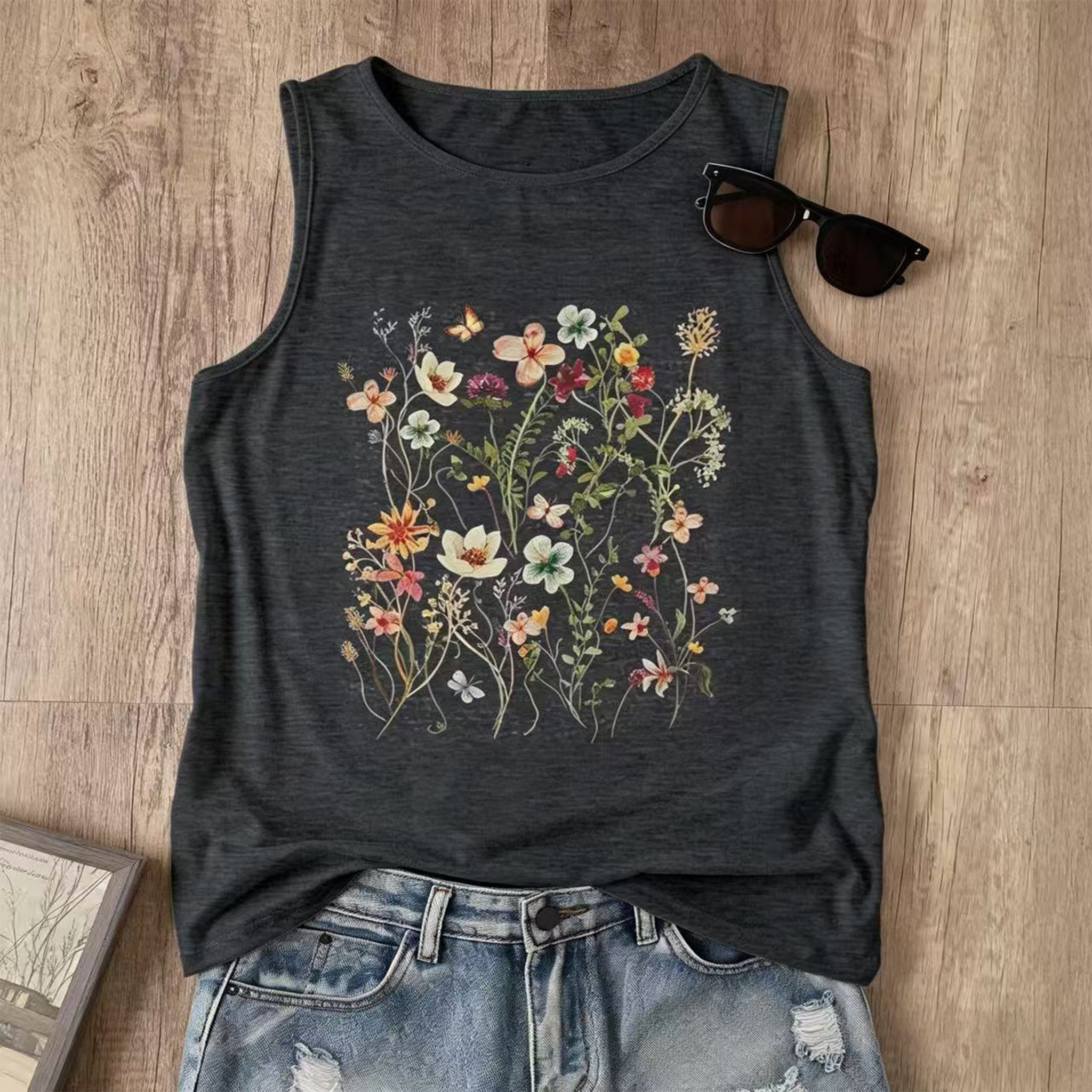 Vintage Wildflower Botanical Print Tank Top for Women - Casual Sleeveless Crew Neck Aesthetic Floral Graphic Tee, Dark Grey  Plus Size Tank Top