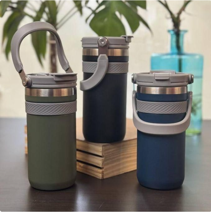Travel Mug Tumbler With Straw Lid And Handle 550ML Travel Coffee Mug Portable Vacuum Stainless Steel Reusable Insulated Thermos Flask For Hot & Cold Drinks/Coffee/Tea/Beer (Olive Green)